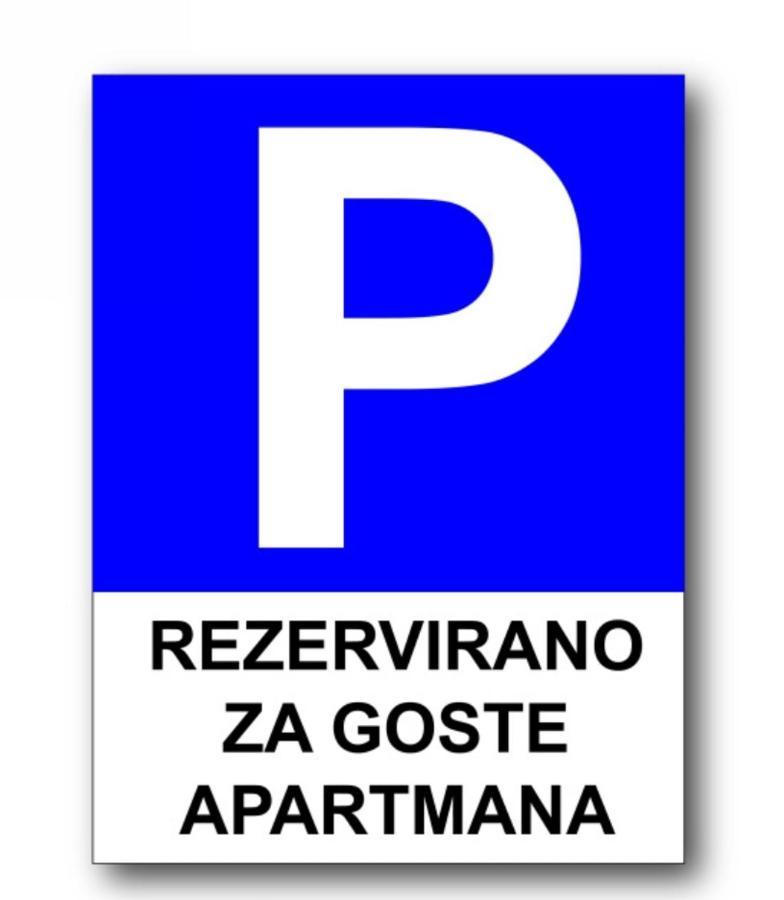 Apartments Mary & Free Parking Ровин Екстериор снимка