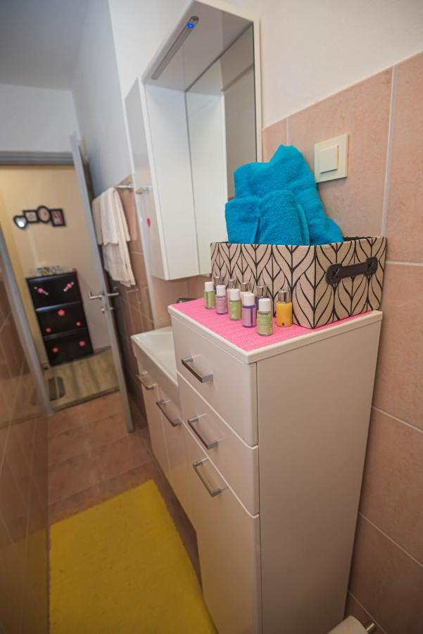 Apartments Mary & Free Parking Ровин Екстериор снимка