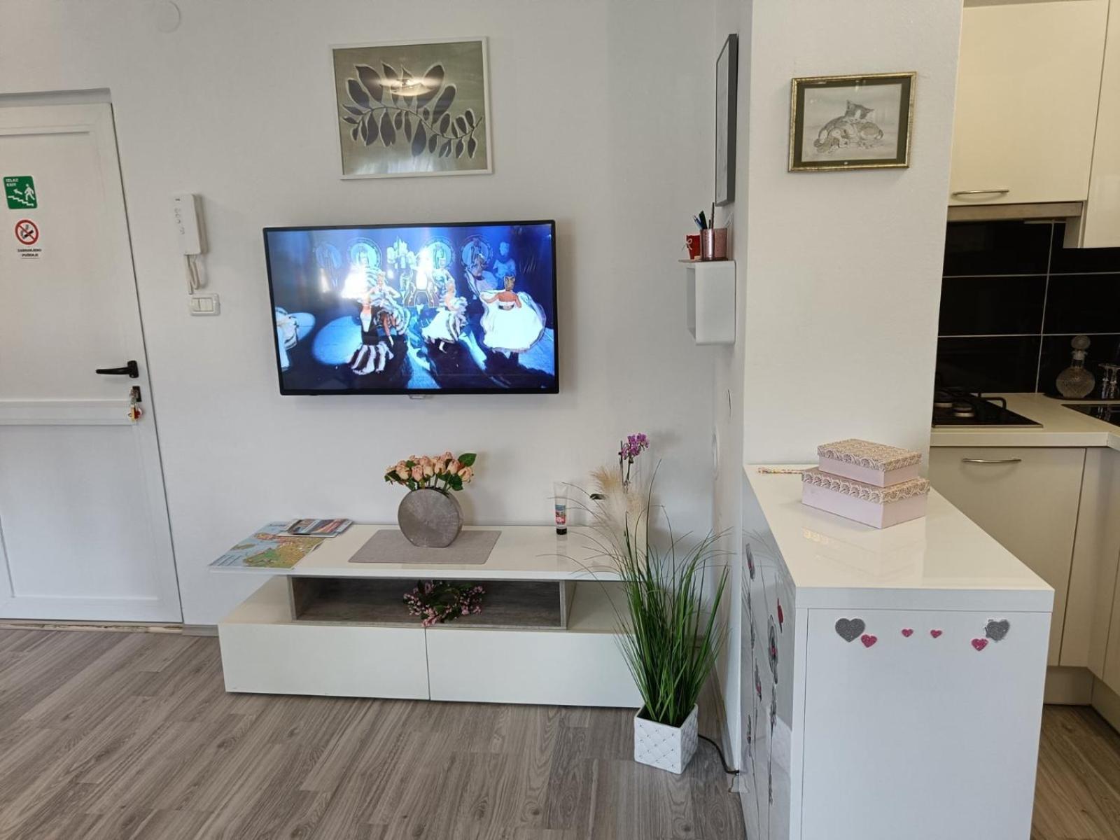 Apartments Mary & Free Parking Ровин Стая снимка