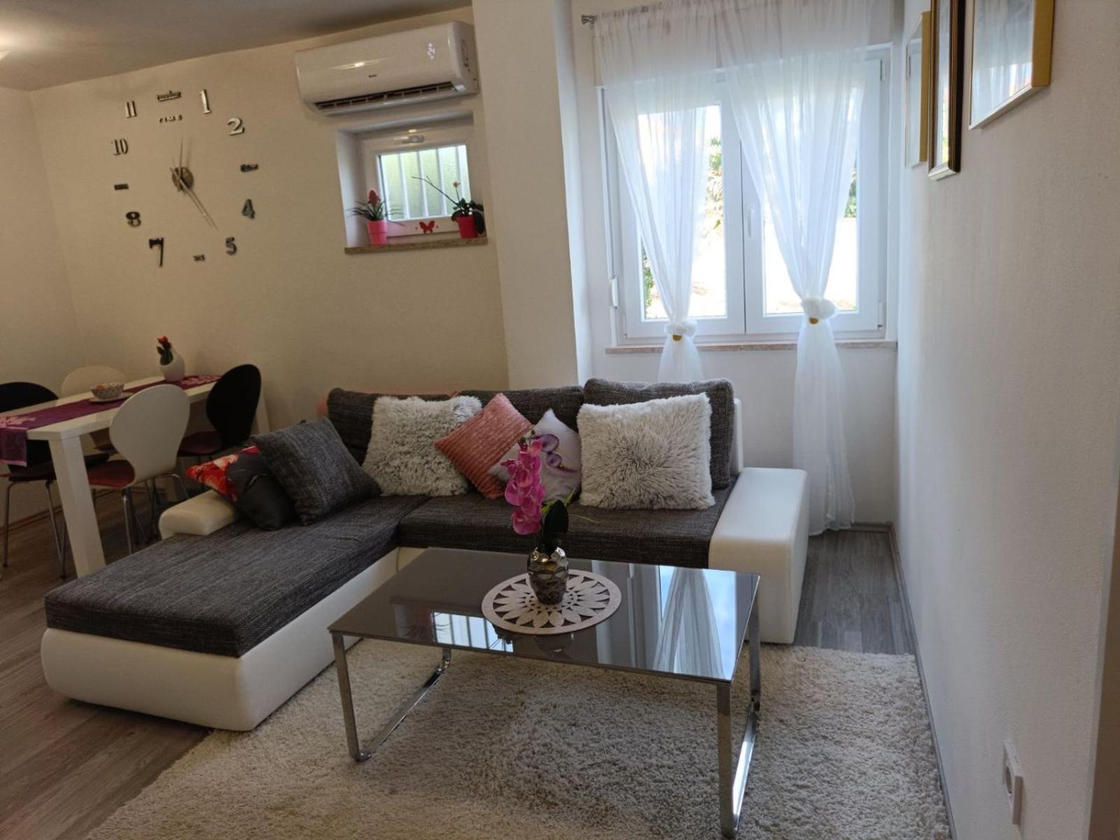 Apartments Mary & Free Parking Ровин Стая снимка